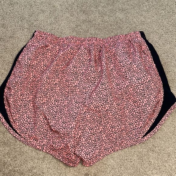 NIKE Dri Fit Pink Pebbled Pattern Running Shorts Size Medium Coral and Black - Picture 6 of 7
